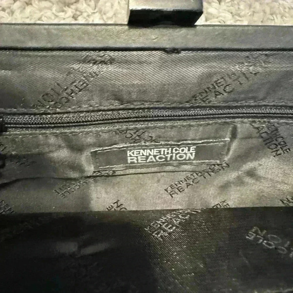 Kenneth Cole reaction leather purse - Picture 5 of 6